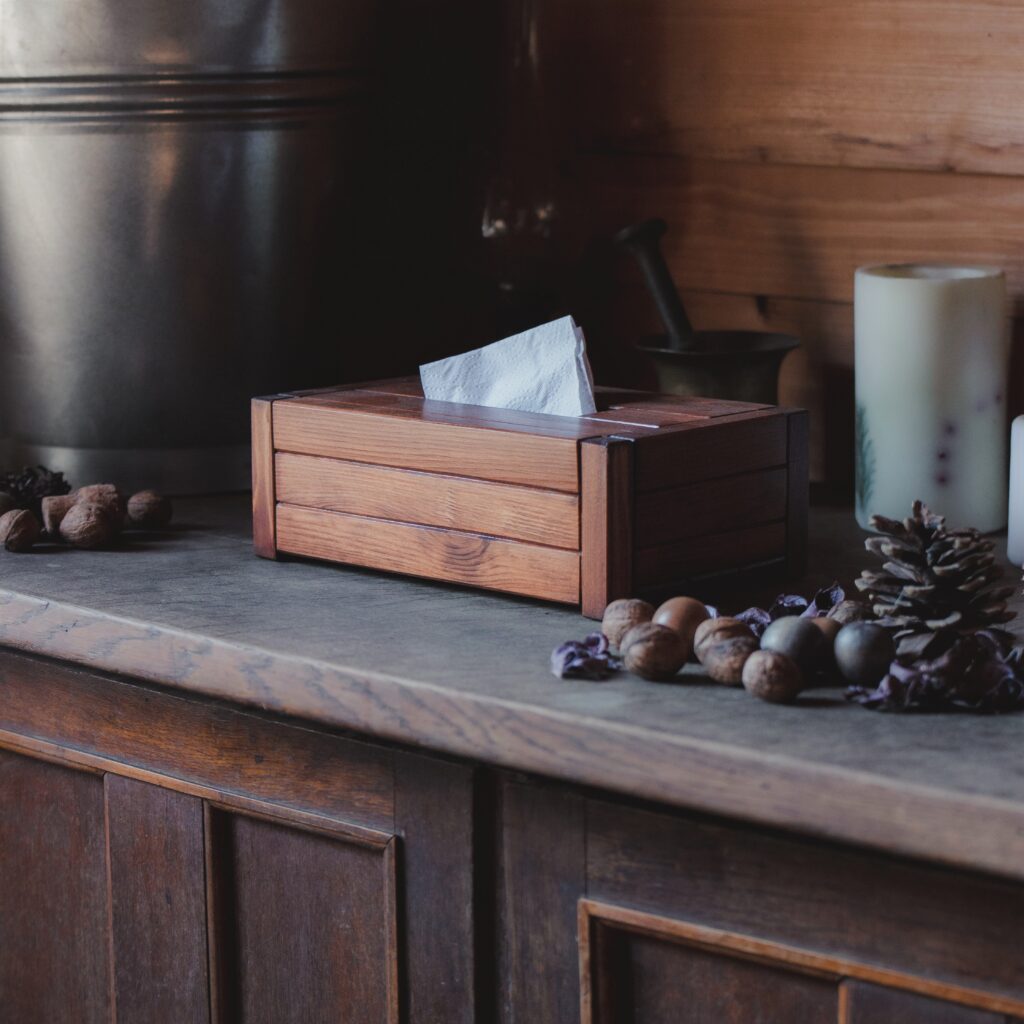 Drewniany chustecznik – funkcjonalność i elegancja w Twoim wnętrzu