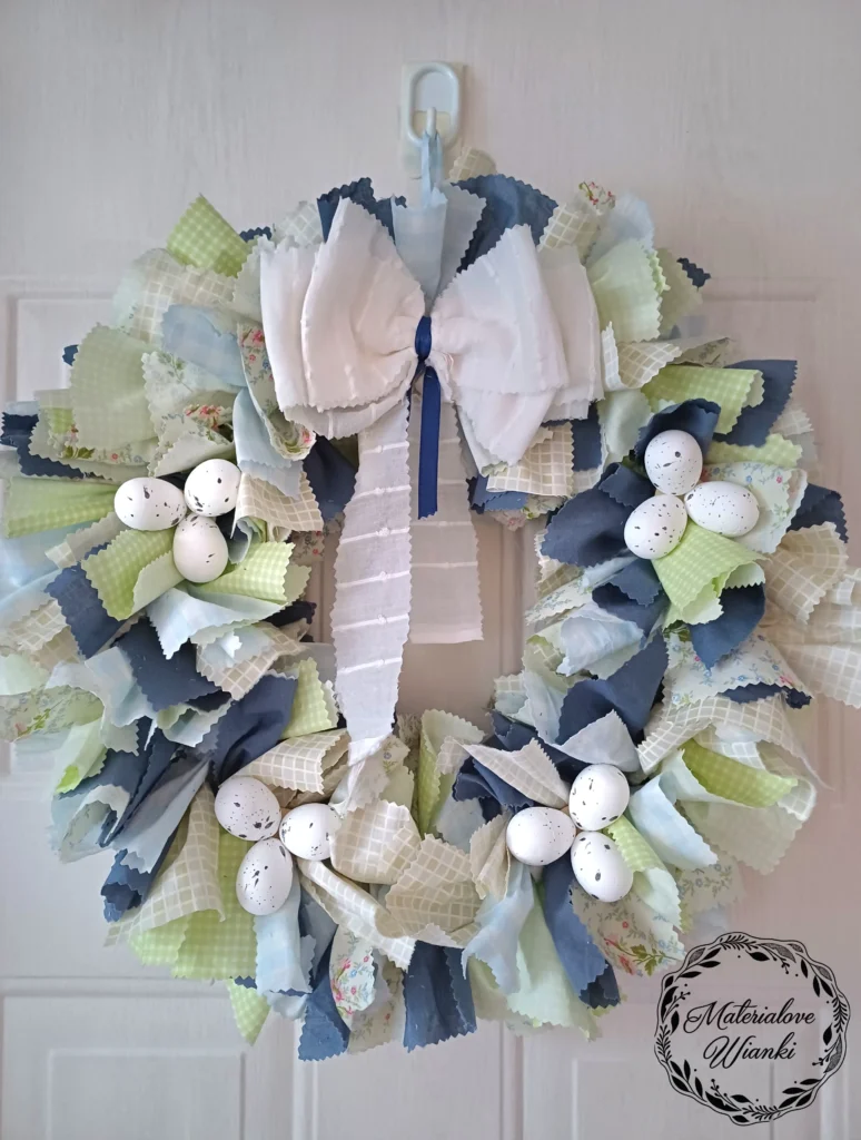 Wianek świąteczny z jajami 🙂