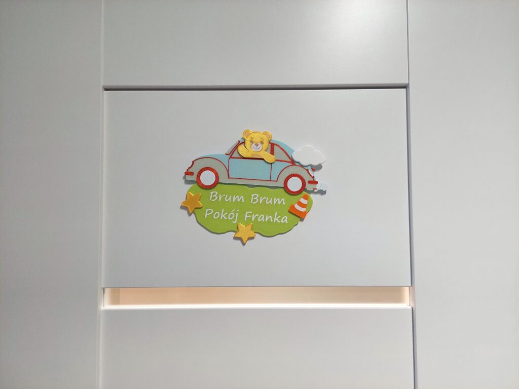 obrazek → TABLICZKA Z IMIENIEM DZIECKA 3D AUTO