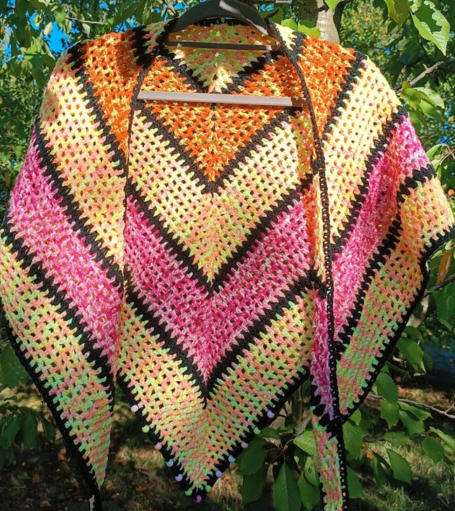 Szal Trójkątny Szydełkowany