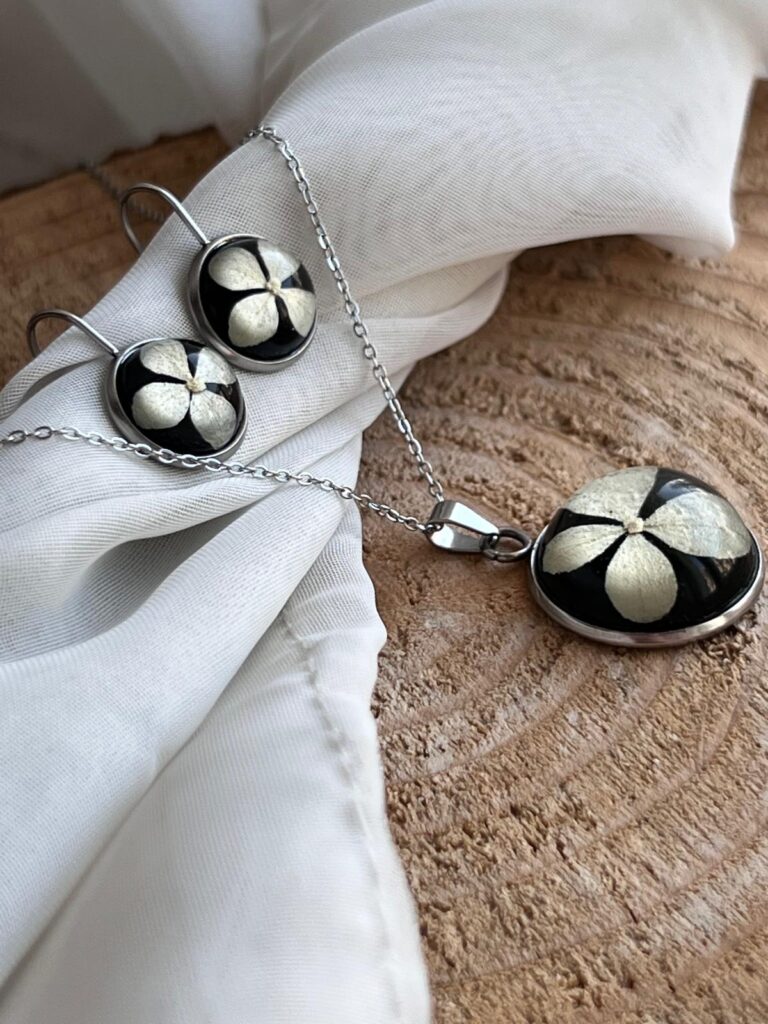 obrazek → Komplet biżuterii z hortensją