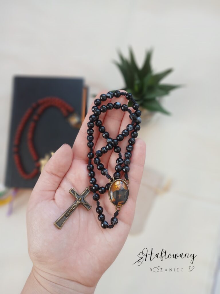 Różaniec z wizerunkiem św. Ignacego Loyoli (czarny)