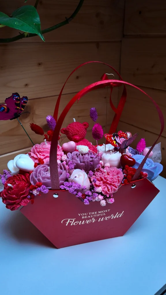 Flowerbox w koszyczku z świec sojowych zapachowych