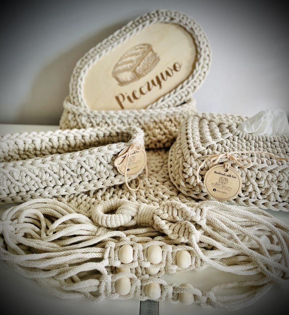 obrazek → Koszyczek na sztućce – praktyczna dekoracja