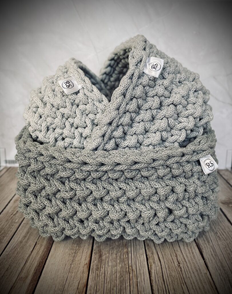 „Kojący ład” zestaw koszy szydełkowych do organizacji przestrzeni