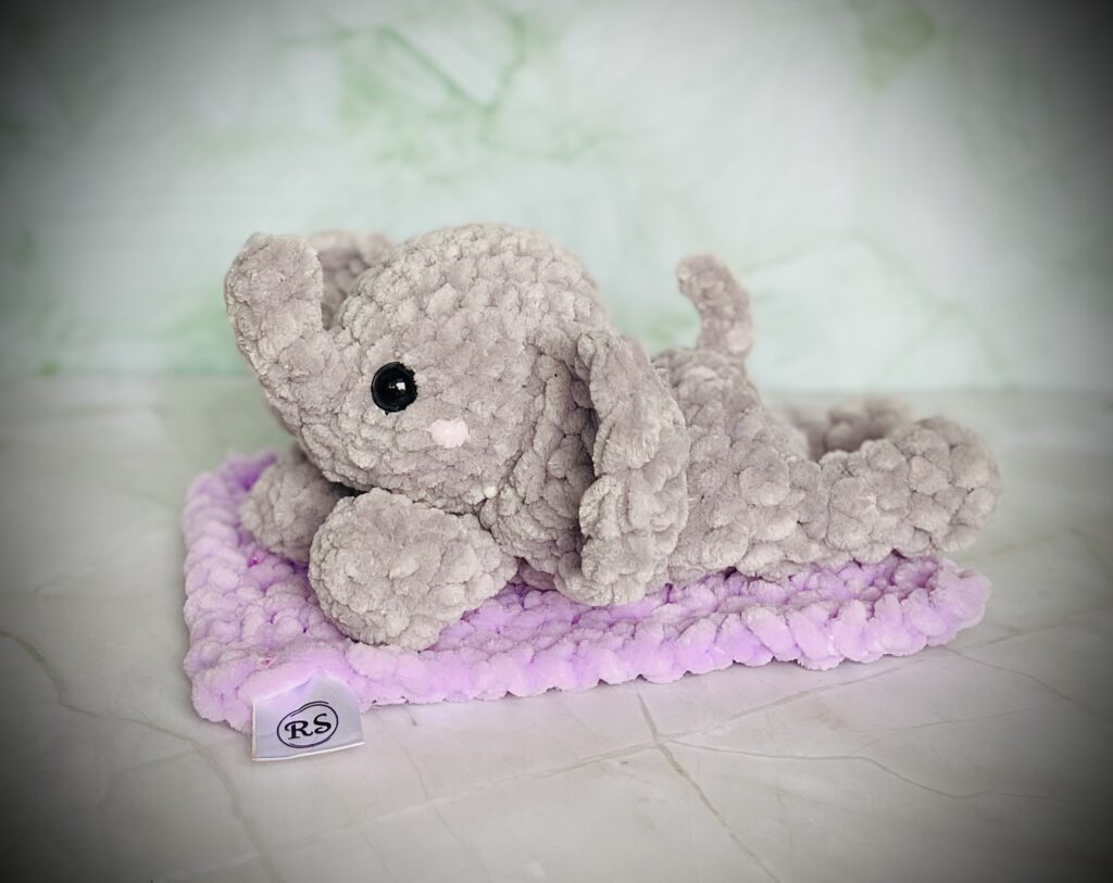 Słonik Przytulasek – Uroczy szydełkowy snuggler