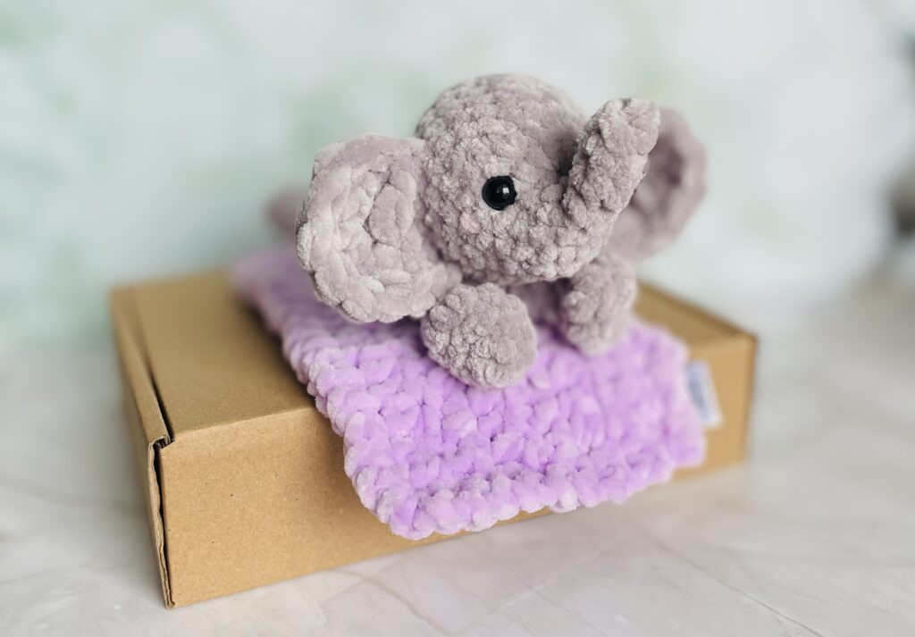 obrazek → Słonik Przytulasek – Uroczy szydełkowy snuggler