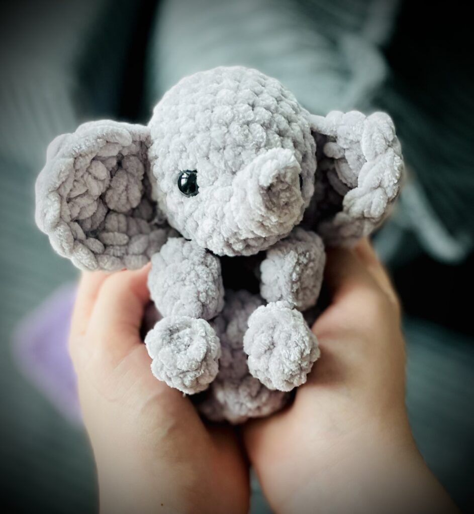 obrazek → Słonik Przytulasek – Uroczy szydełkowy snuggler