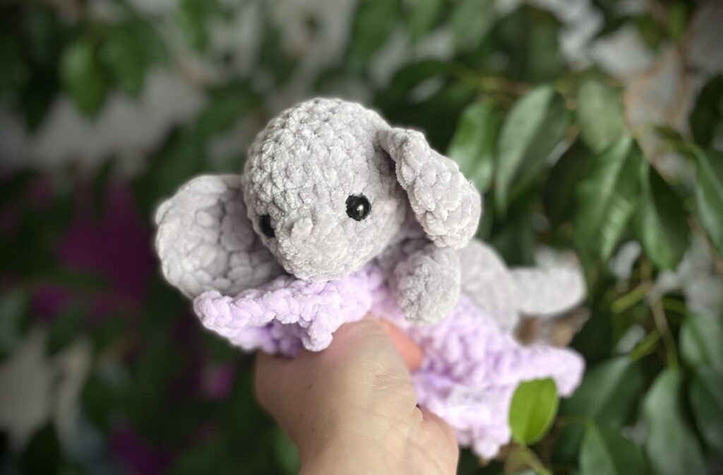 obrazek → Słonik Przytulasek – Uroczy szydełkowy snuggler