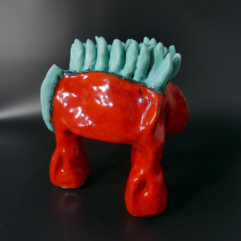 Grzywacz Drugi – rzeźba ceramiczna