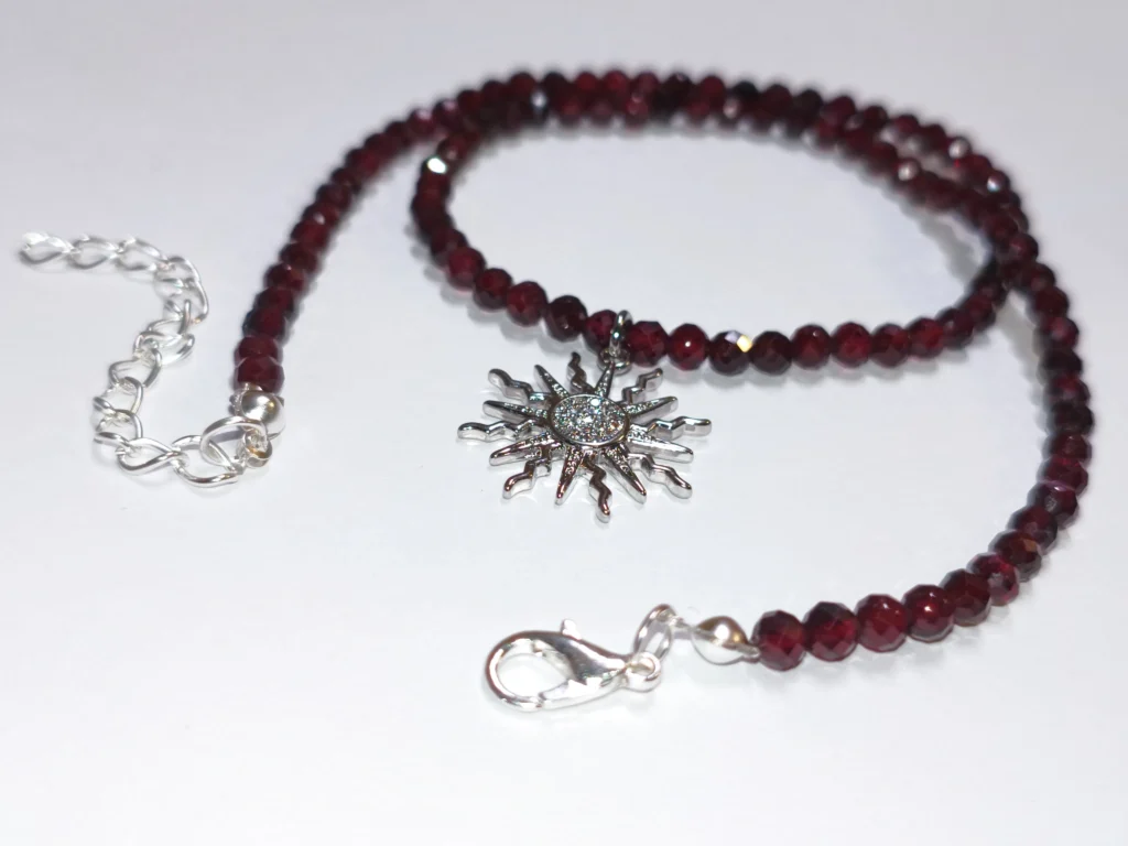 obrazek → Naszyjnik z granatów z zawieszką