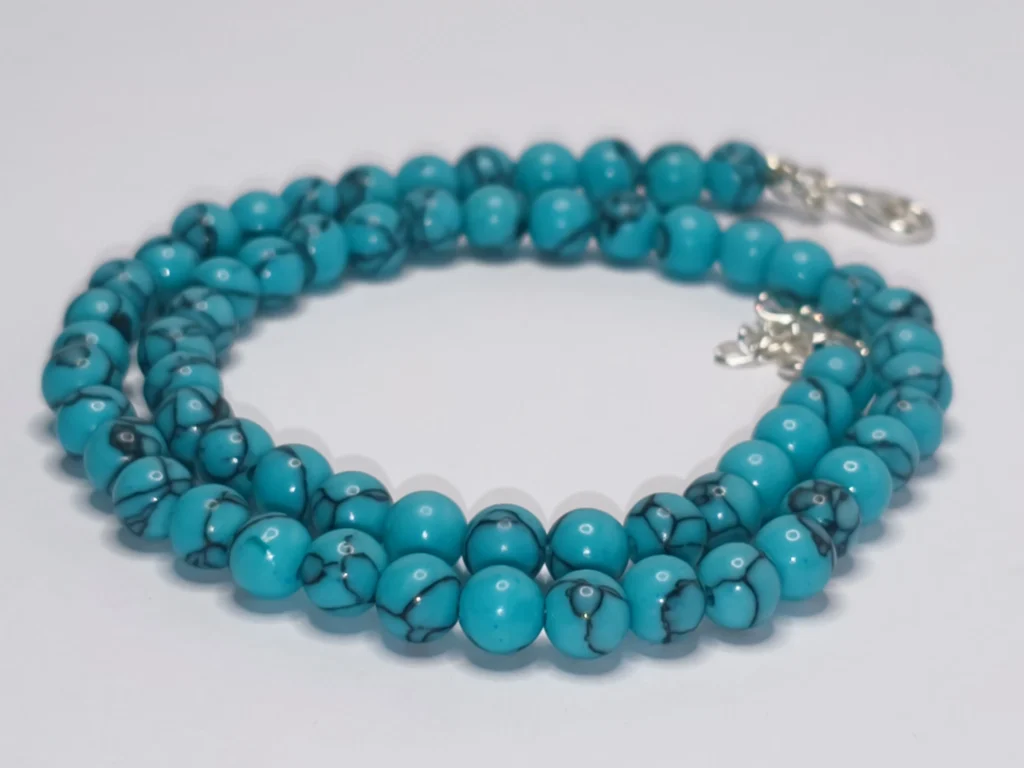 obrazek → Naszyjnik z howlitów turkusowych – rozwój