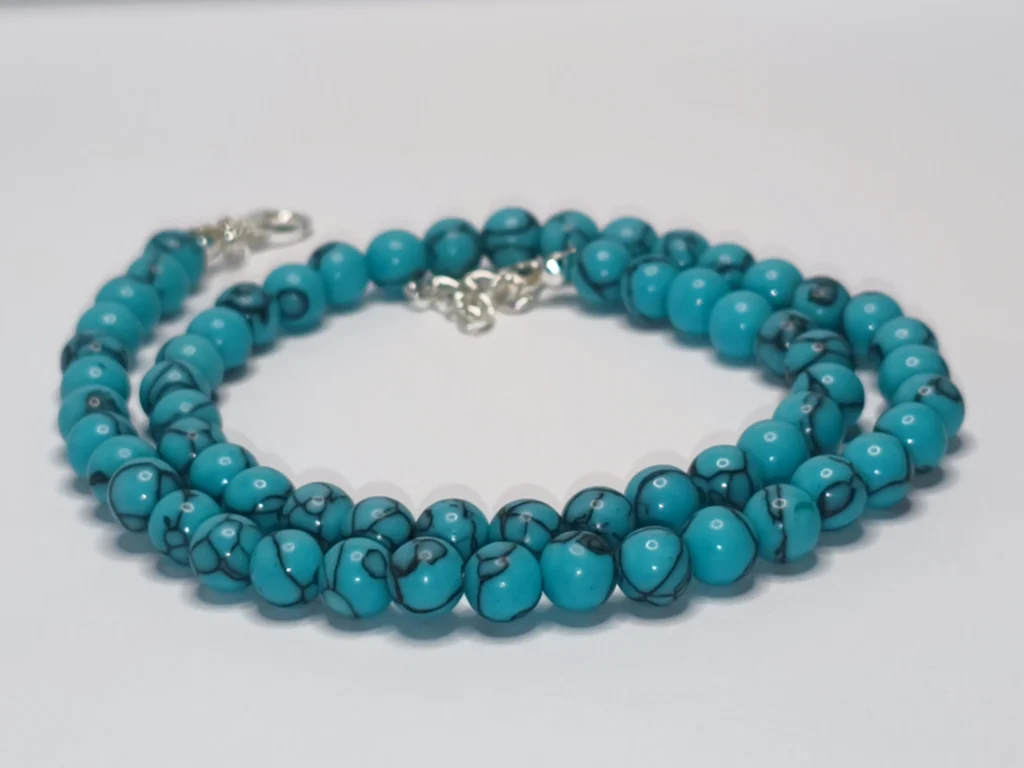 obrazek → Naszyjnik z howlitów turkusowych – rozwój