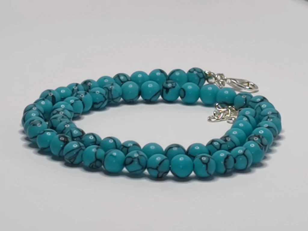 obrazek → Naszyjnik z howlitów turkusowych – rozwój