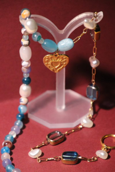 Asymentryczny naszyjnik z zawieszką w kształcie serca