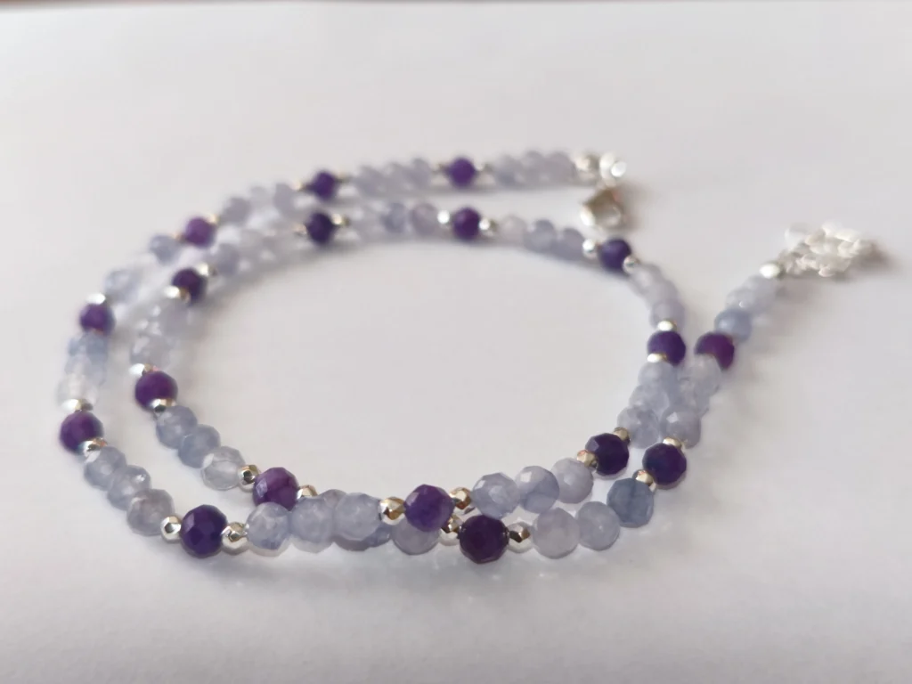 obrazek → Ręcznie robiony naszyjnik z kamieni tanzanitu