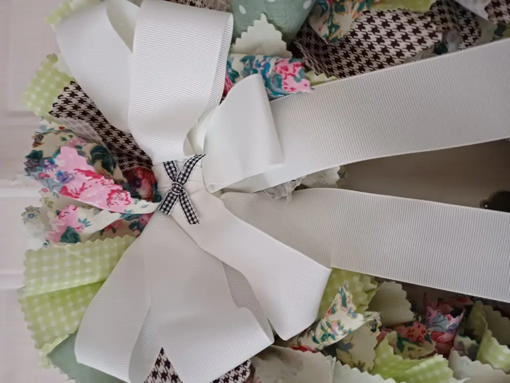 obrazek → Wianek w wiosennych kolorach z motywem