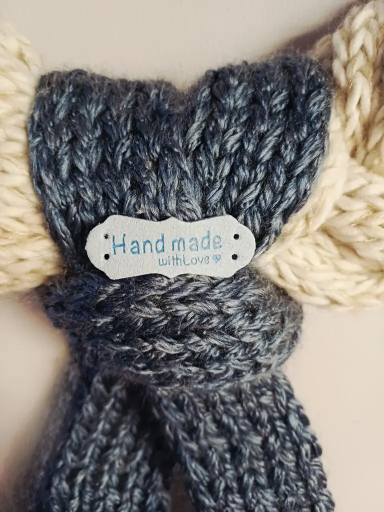 obrazek → Wianek beżowy robiony na drutach