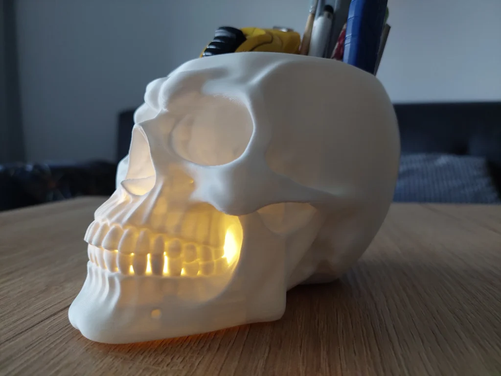 CZASZKA ORGANIZER LAMPKA LED 3D