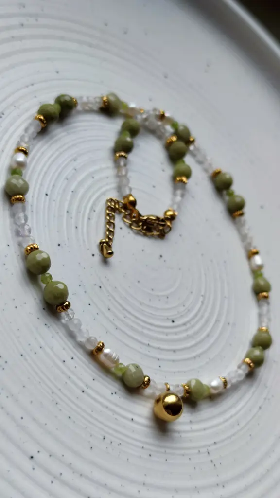Naszyjnik z kamieni naturalnych “Subtelna Matcha”