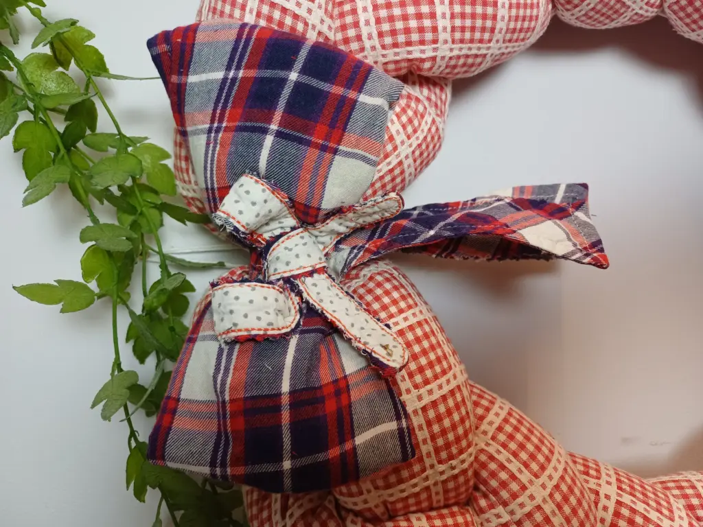 Wianek krata z imitacją koronki