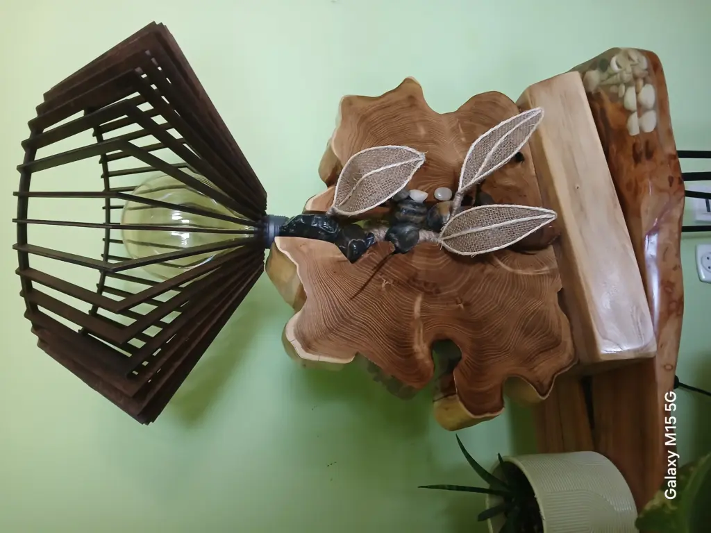 obrazek → Lampa z połączenia drewna kamienia i
