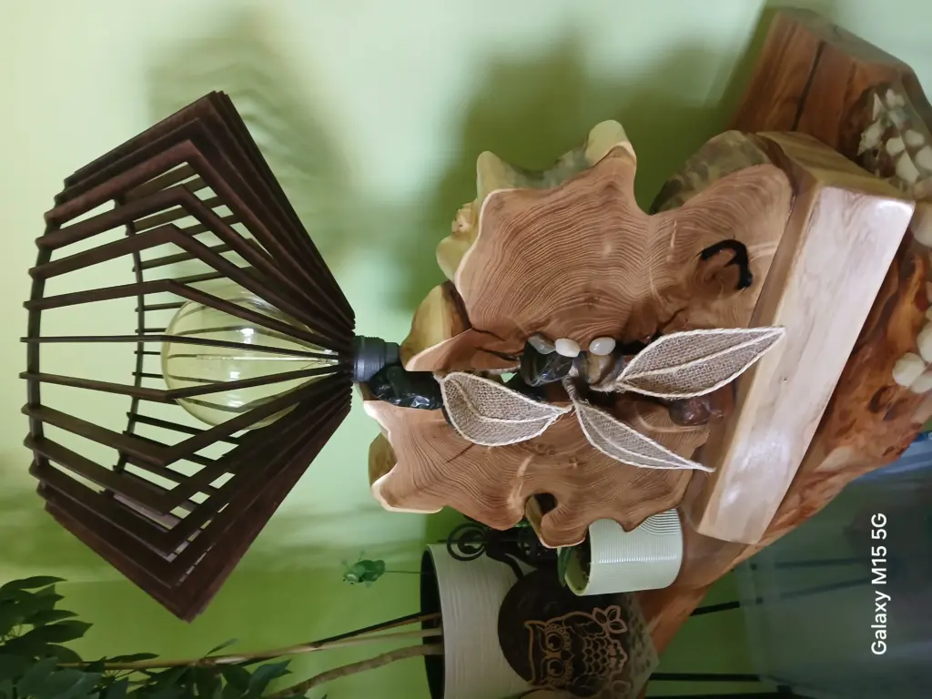 obrazek → Lampa z połączenia drewna kamienia i